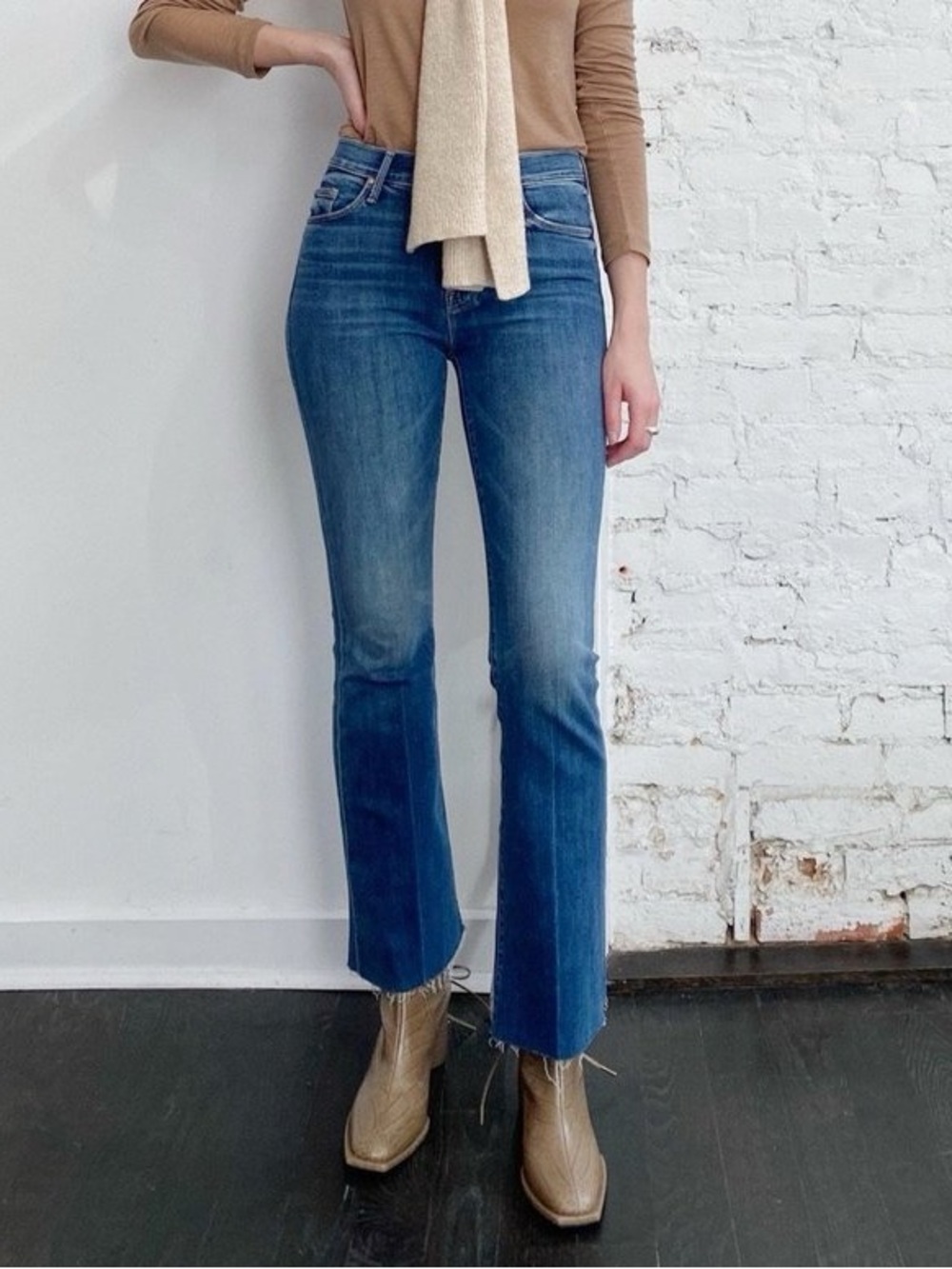 MOTHER The Weekender Fray Flare Jeans in Walking on Coals Medium Wash Size 30